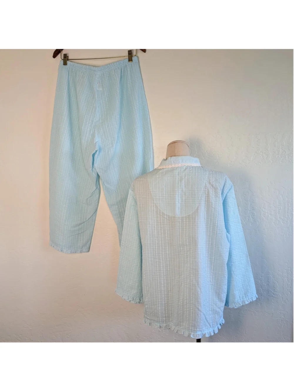Miss Elaine Pajama Set Large Aqua Blue Seersucker Embroidered Floral Lace Trim